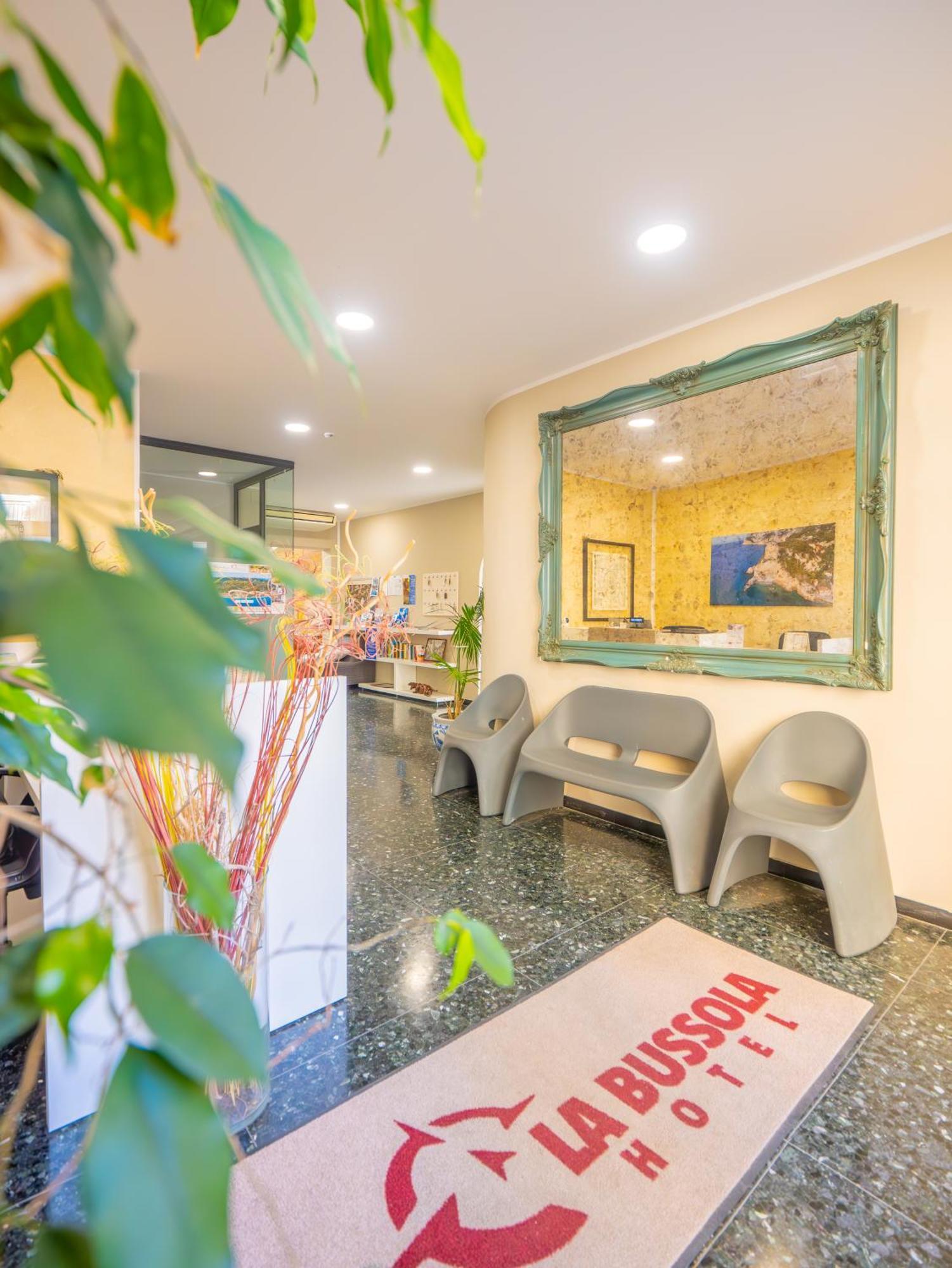 Hotel La Bussola Finale Ligure Exterior foto